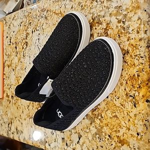 NEW Kids UGG Caplan black slip on casual sneakers size 2